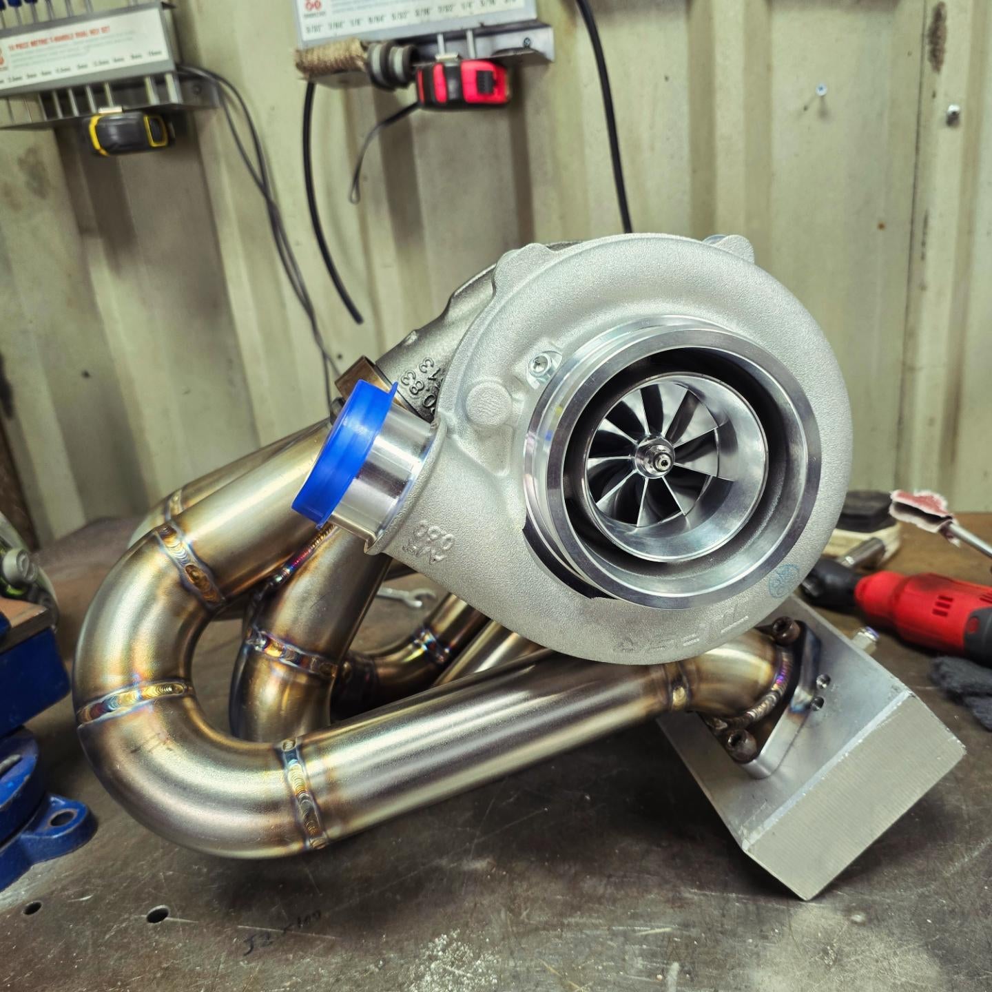 B series top mount manifold
